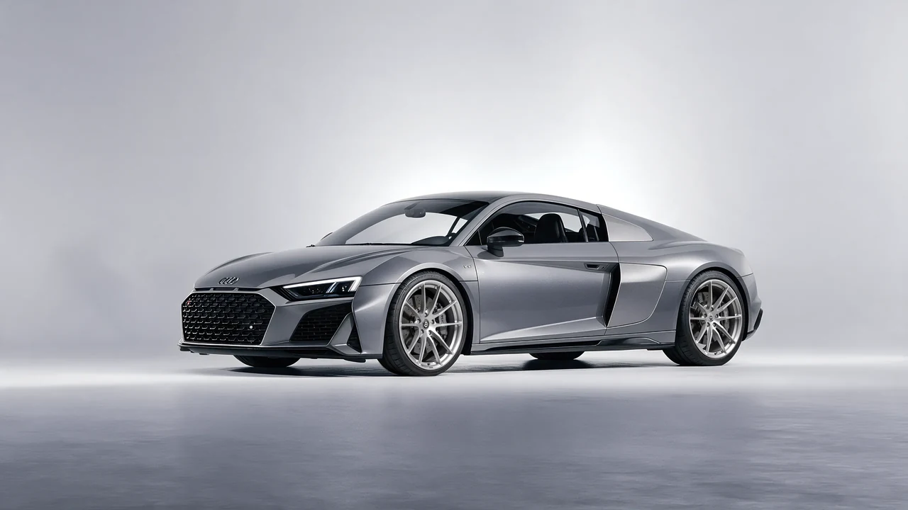Audi R8 2022 on HRE Performance Wheels P104 forged wheels, front three-quarter view