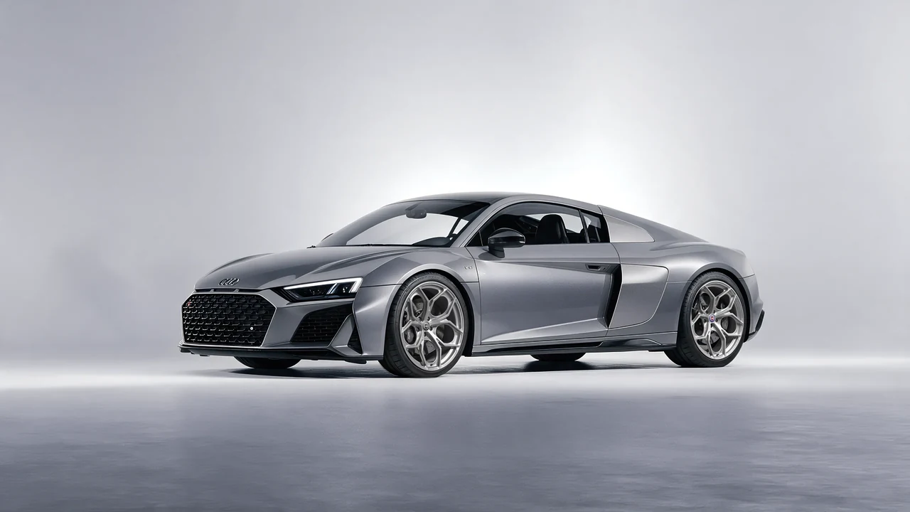Audi R8 2022 on HRE Performance Wheels P111SC forged wheels, front three-quarter view