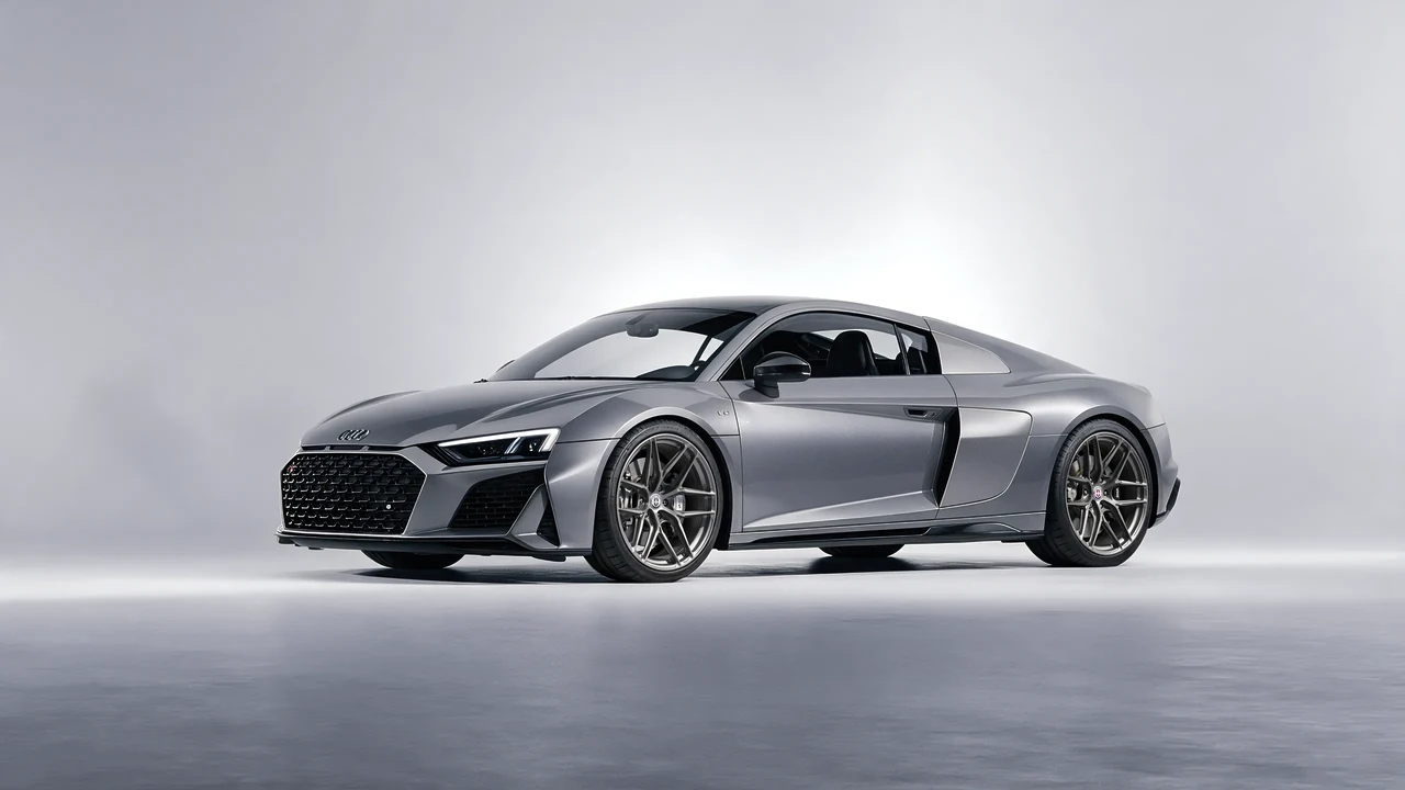 Audi R8 2022 on HRE Performance Wheels P161SC forged wheels, front three-quarter view