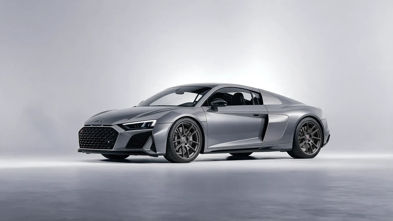Audi R8 2022 on HRE Performance Wheels RC104 forged wheels, front three-quarter view