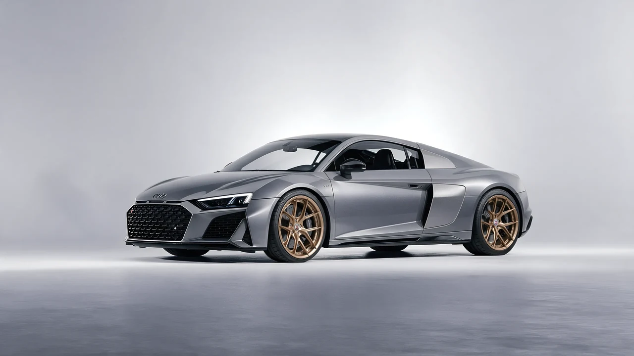 Audi R8 2022 on HRE Performance Wheels S101SC forged wheels, front three-quarter view