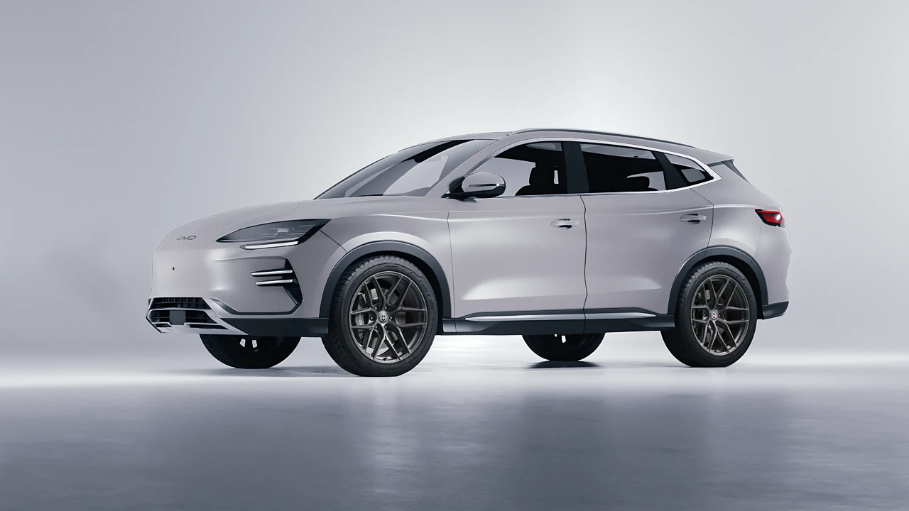 BYD Seal U 2025 on HRE Performance Wheels P161SC forged wheels, front three-quarter view