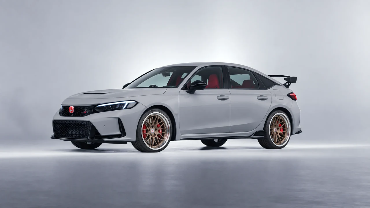Honda Civic Type R 2023 on HRE Performance Wheels C100 forged wheels, front three-quarter view