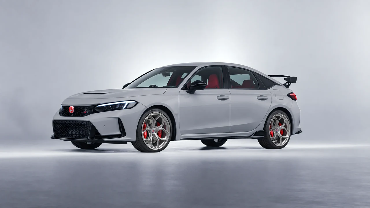 Honda Civic Type R 2023 on HRE Performance Wheels P111SC forged wheels, front three-quarter view