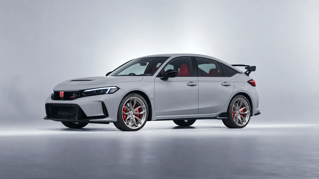 Honda Civic Type R 2023 on HRE Performance Wheels P201 forged wheels, front three-quarter view
