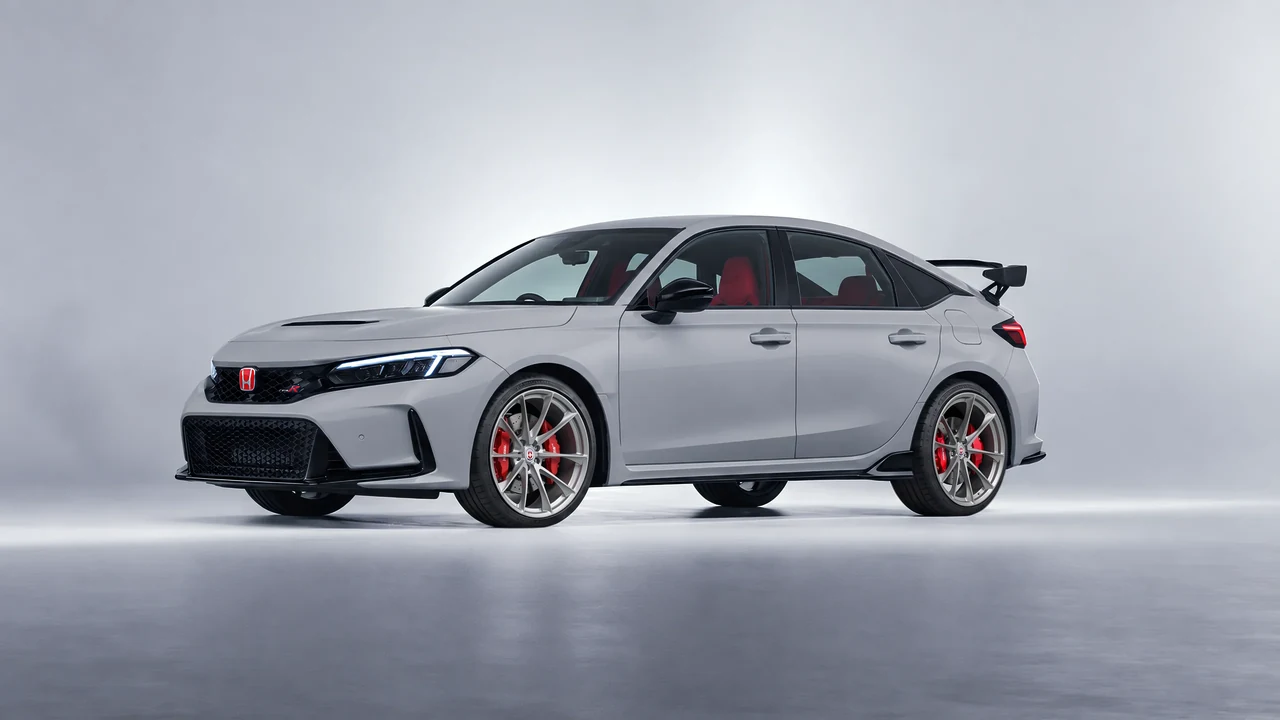 Honda Civic Type R 2023 on HRE Performance Wheels P204 forged wheels, front three-quarter view