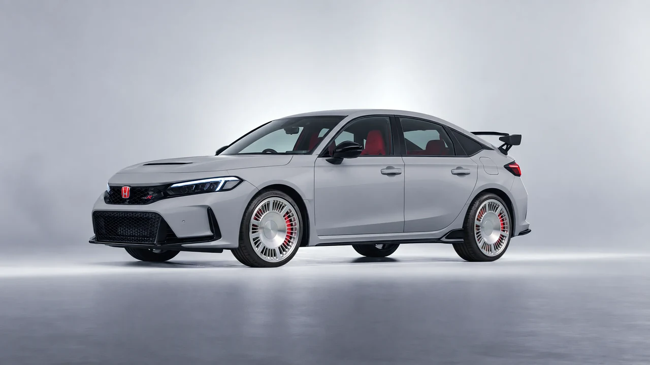 Honda Civic Type R 2023 on RDB LA Masterpiece forged wheels, front three-quarter view