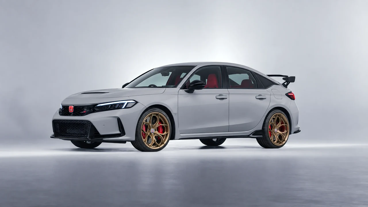 Honda Civic Type R 2023 on HRE Performance Wheels S111SC forged wheels, front three-quarter view