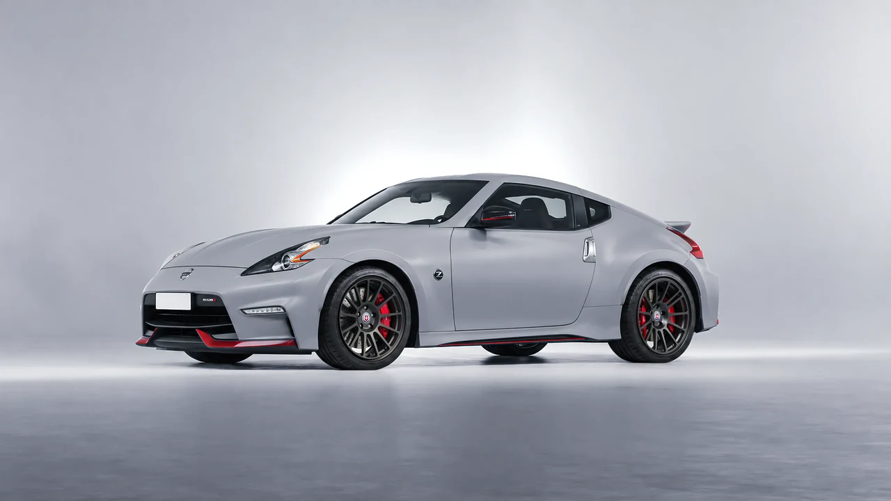 Nissan 370Z Nismo 2015 on HRE Performance Wheels 313-GT forged wheels, front three-quarter view
