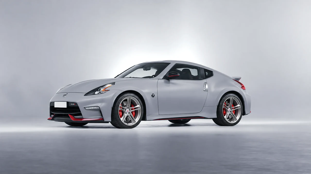 Nissan 370Z Nismo 2015 on HRE Performance Wheels P207 forged wheels, front three-quarter view
