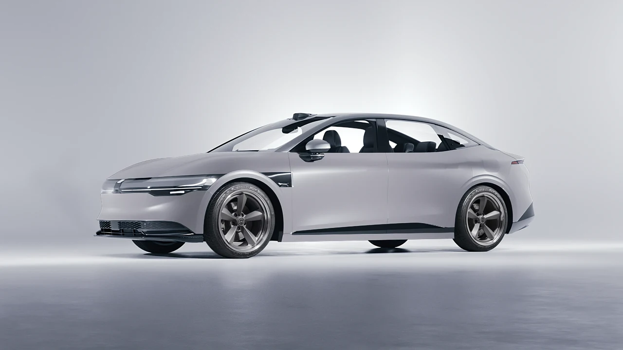 Zeekr 007 2025 on HRE Performance Wheels 105 forged wheels, front three-quarter view