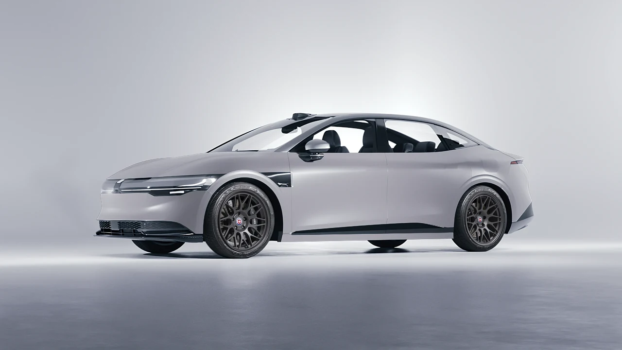 Zeekr 007 2025 on HRE Performance Wheels 300-GT forged wheels, front three-quarter view