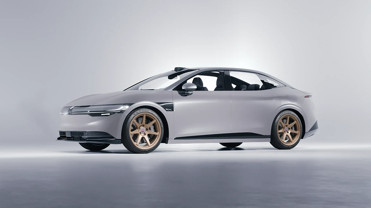 Zeekr 007 2025 on HRE Performance Wheels 307-GTS forged wheels, front three-quarter view