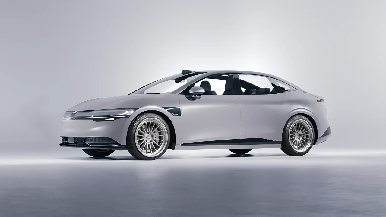 Zeekr 007 2025 on HRE Performance Wheels 309 forged wheels, front three-quarter view
