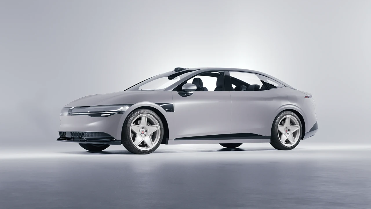 Zeekr 007 2025 on HRE Performance Wheels 505M forged wheels, front three-quarter view