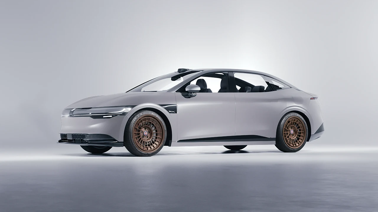 Zeekr 007 2025 on HRE Performance Wheels 515-GTM forged wheels, front three-quarter view
