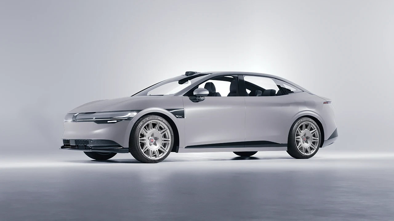 Zeekr 007 2025 on HRE Performance Wheels 528M forged wheels, front three-quarter view