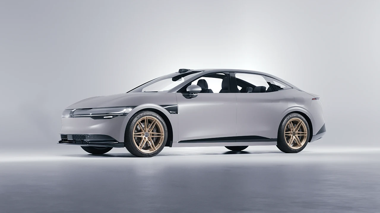 Zeekr 007 2025 on HRE Performance Wheels P106 forged wheels, front three-quarter view