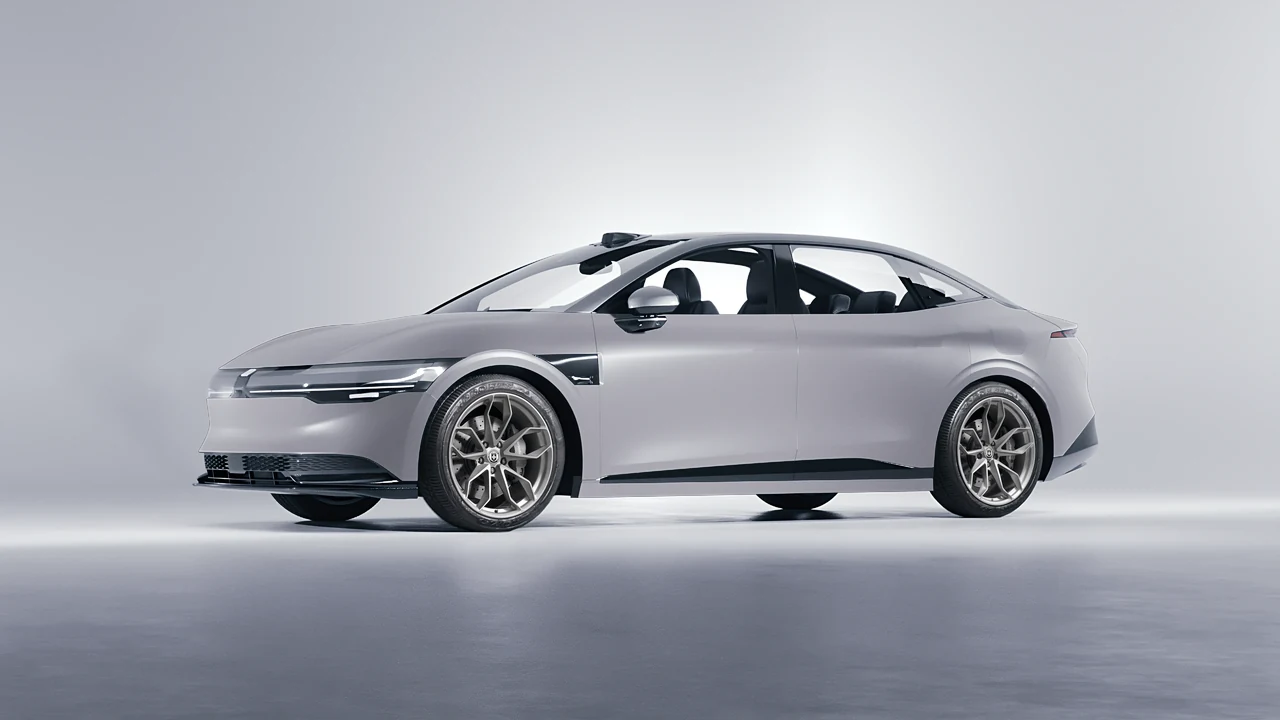 Zeekr 007 2025 on HRE Performance Wheels P201 forged wheels, front three-quarter view