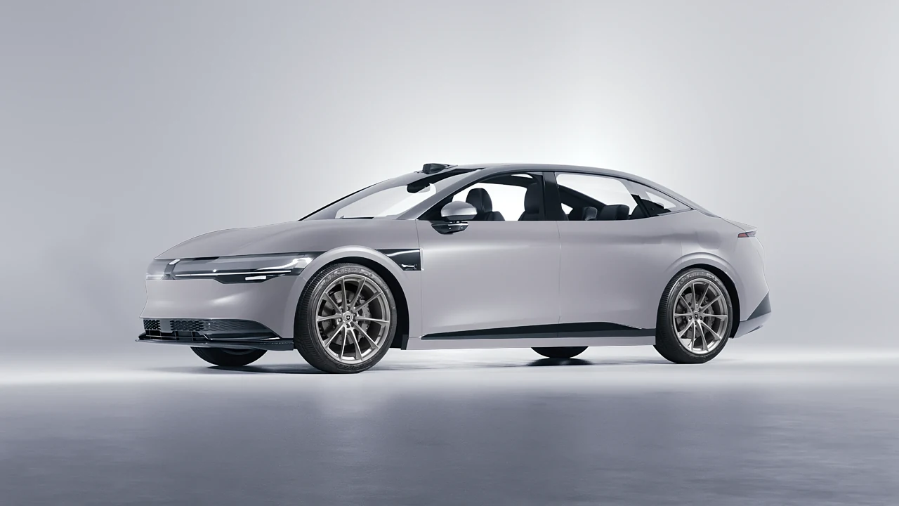 Zeekr 007 2025 on HRE Performance Wheels P204 forged wheels, front three-quarter view