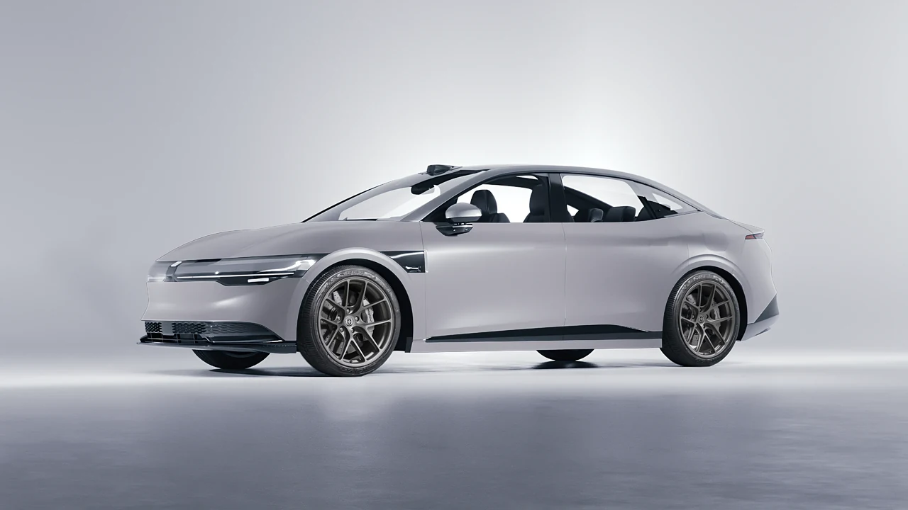 Zeekr 007 2025 on HRE Performance Wheels R101-Lightweight forged wheels, front three-quarter view