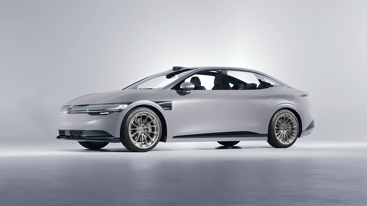 Zeekr 007 2025 on HRE Performance Wheels S209 forged wheels, front three-quarter view