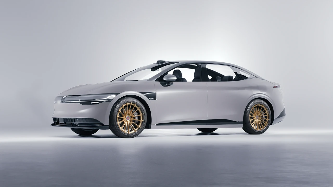 Zeekr 007 2025 on HRE Performance Wheels S209H forged wheels, front three-quarter view